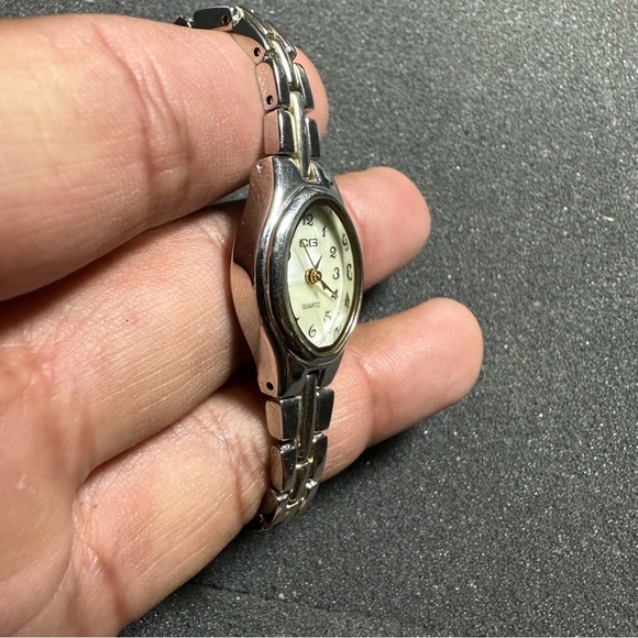 CG Ladies Quartz Watch Silver Tone Mother Of Pearl Dial Working With New Battery - Picture 5 of 8